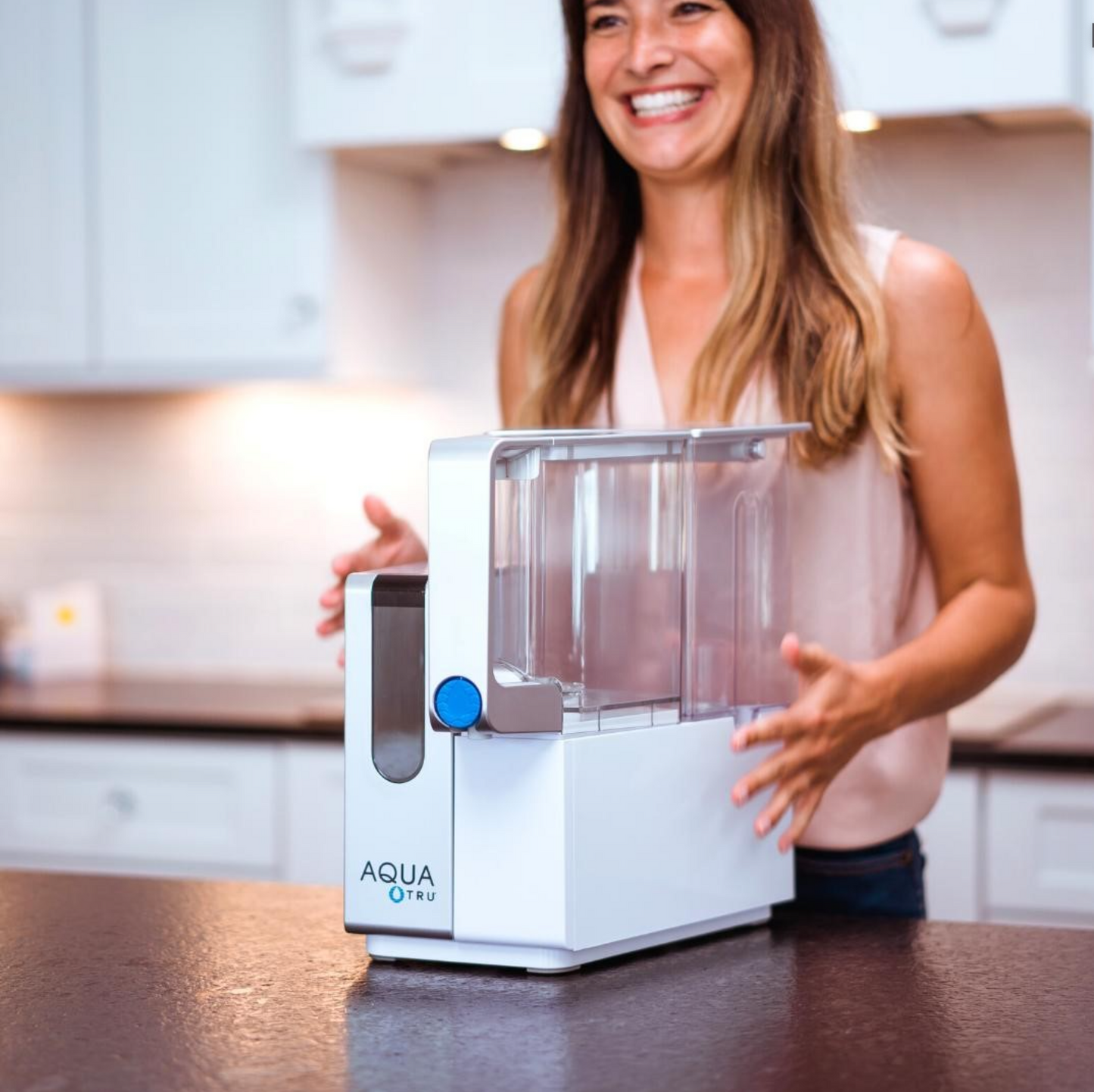 Filtro de agua AquaTru Classic + Paquete de filtros de 1 año + ¡Kit de descalcificación GRATIS!